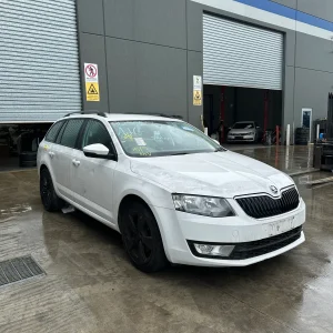 Skoda Octavia 2015 White Auto Petrol