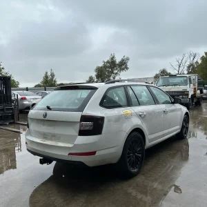Skoda Octavia 2015 White Auto Petrol