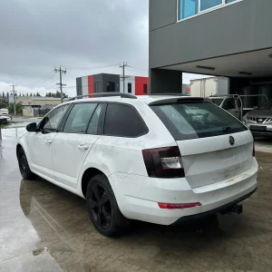 Skoda Octavia 2015 White Auto Petrol