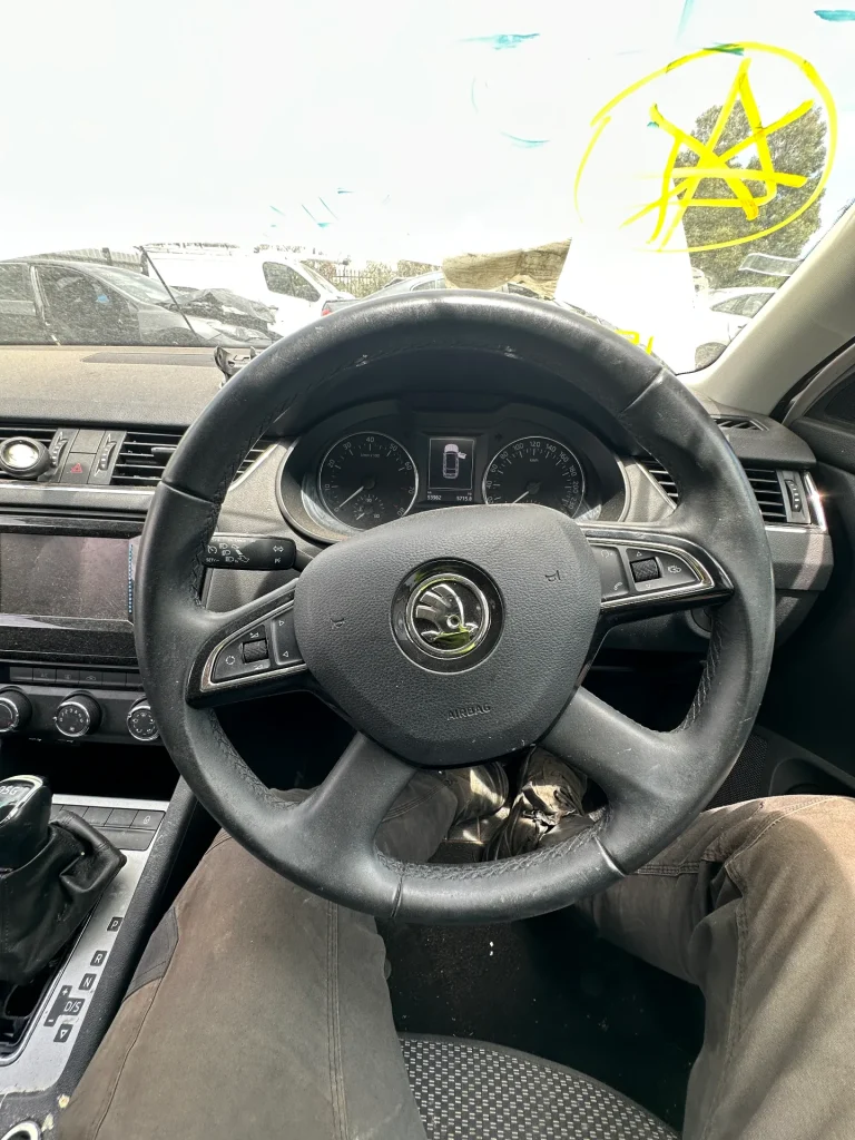Skoda Octavia 2015 White Auto Petrol