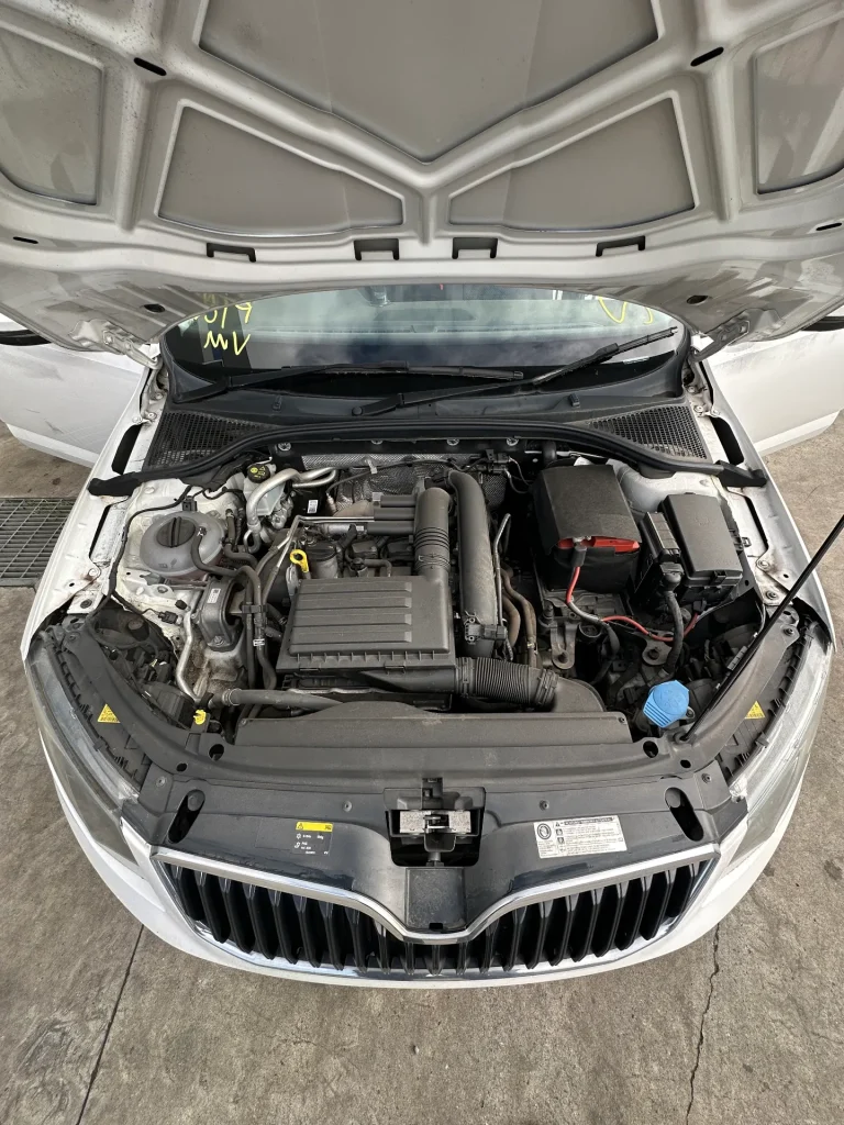 Skoda Octavia 2015 White Auto Petrol