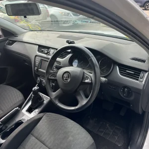 Skoda Octavia 2015 White Auto Petrol