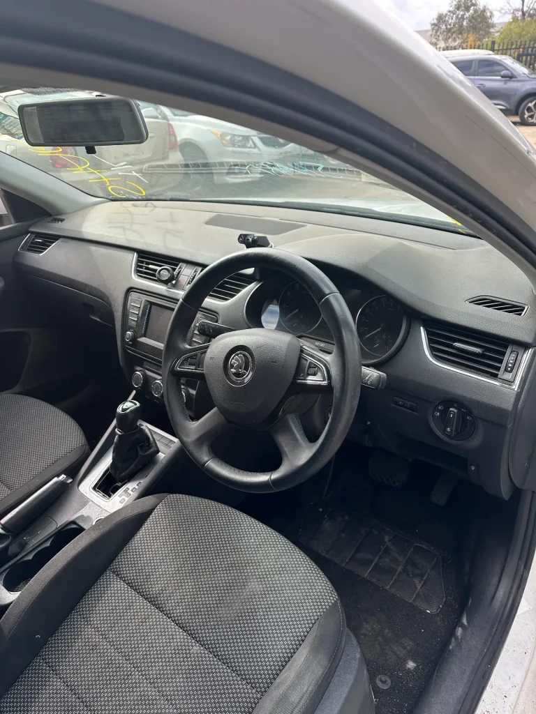 Skoda Octavia 2015 White Auto Petrol