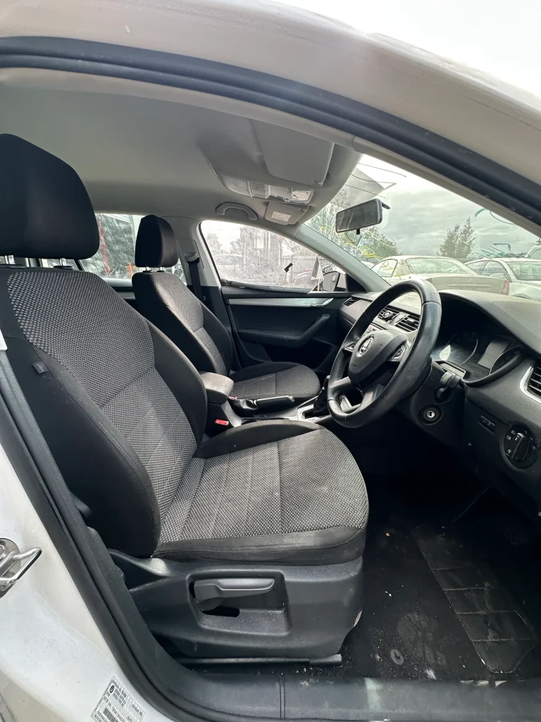 Skoda Octavia 2015 White Auto Petrol