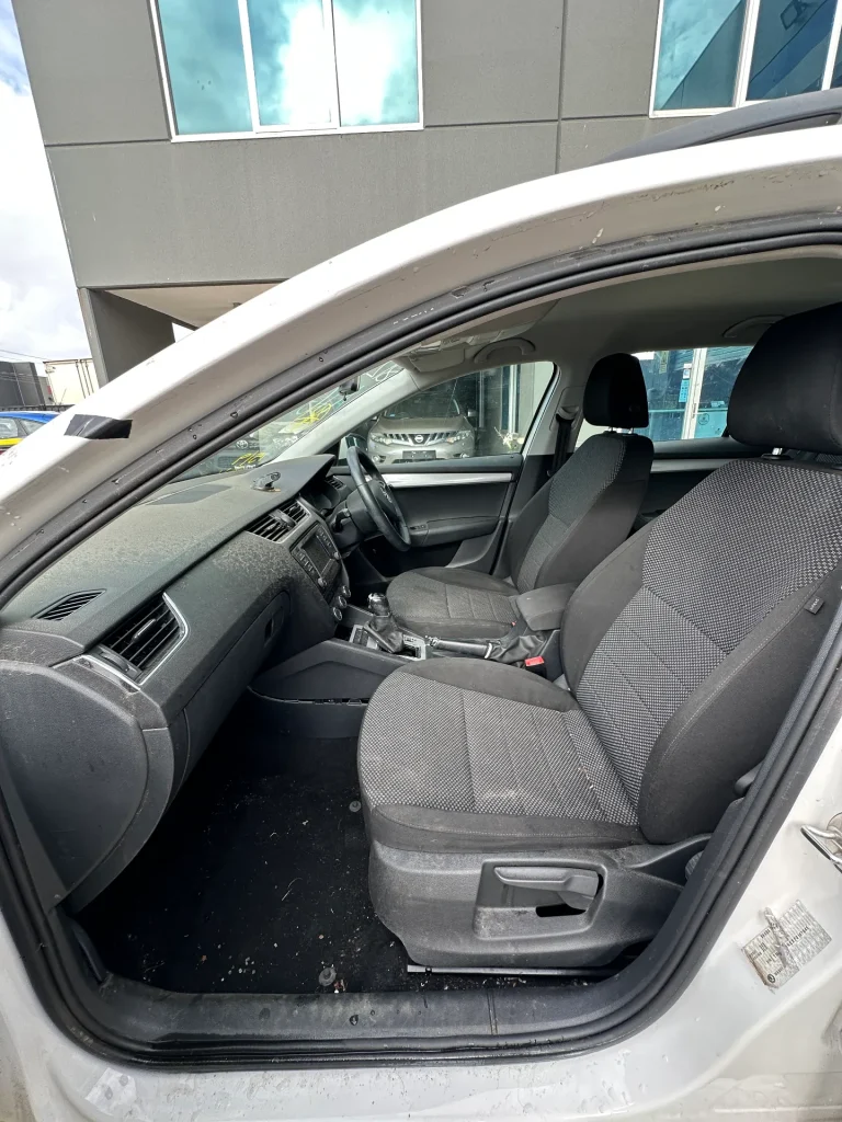 Skoda Octavia 2015 White Auto Petrol