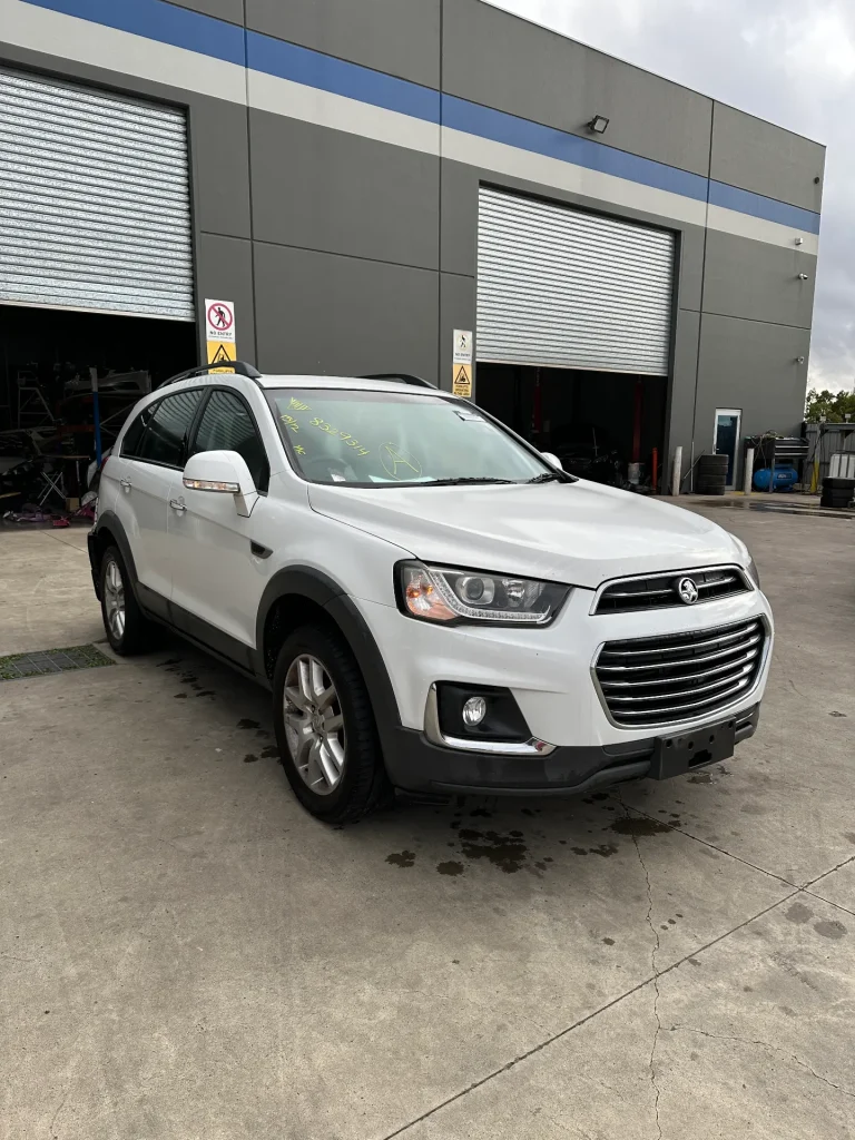 Holden Captiva 2016 White Auto Petrol