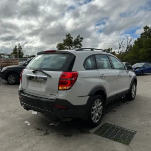 Holden Captiva 2016 White Auto Petrol
