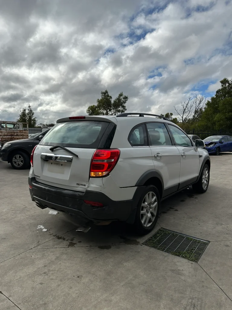Holden Captiva 2016 White Auto Petrol