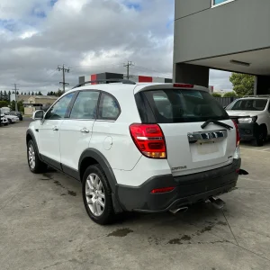 Holden Captiva 2016 White Auto Petrol
