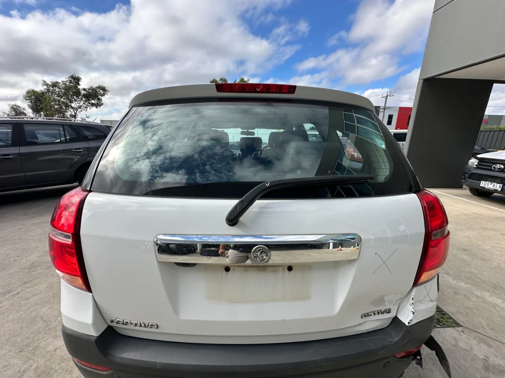 Holden Captiva 2016 White Auto Petrol