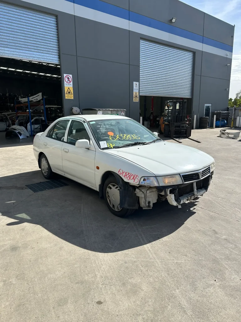 Mitsubishi Lancer 2000 White Auto Petrol