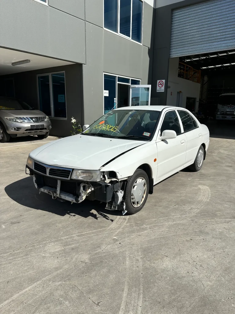 Mitsubishi Lancer 2000 White Auto Petrol