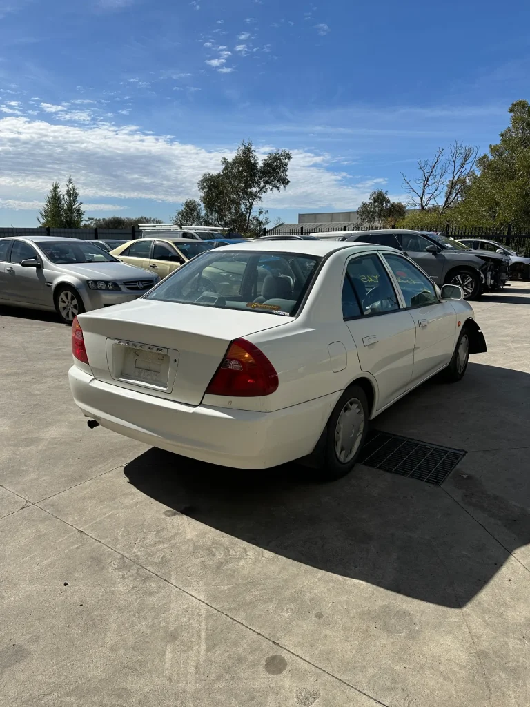 Mitsubishi Lancer 2000 White Auto Petrol