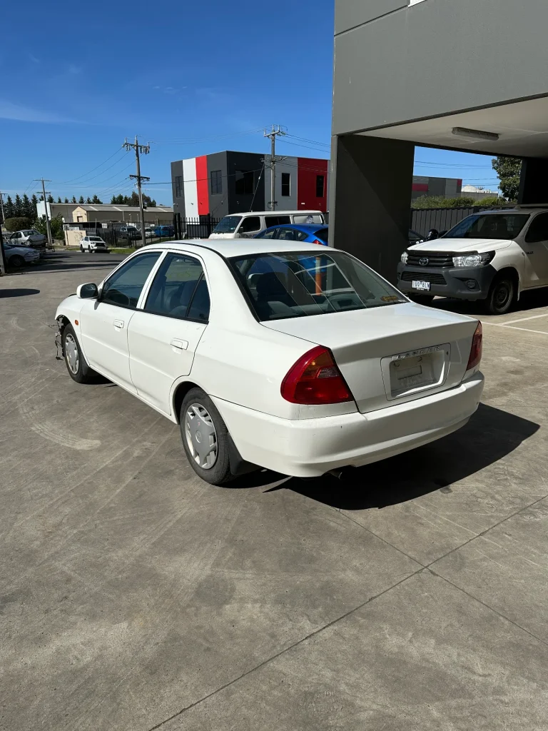 Mitsubishi Lancer 2000 White Auto Petrol
