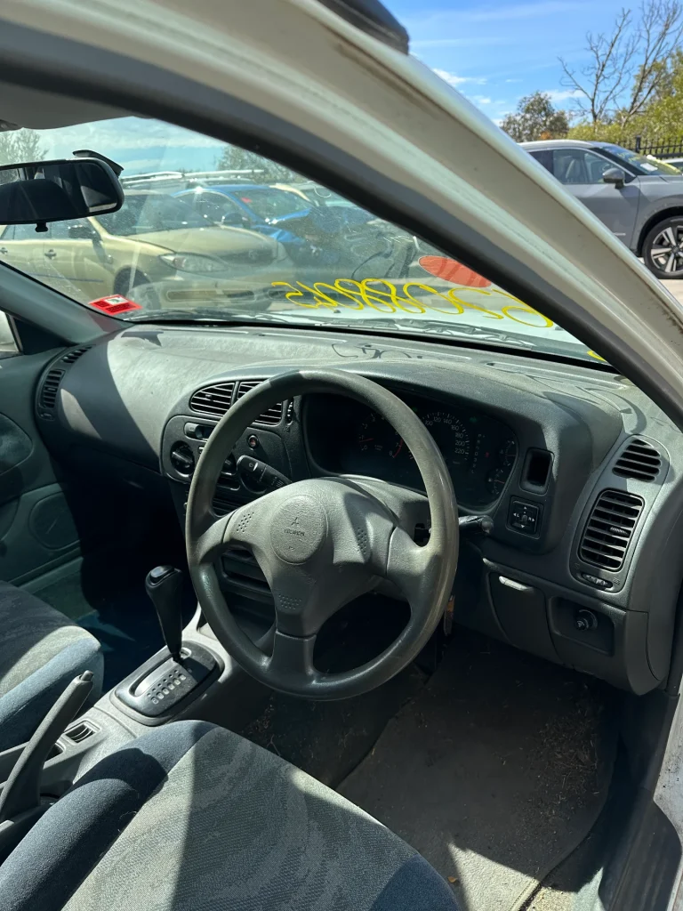 Mitsubishi Lancer 2000 White Auto Petrol