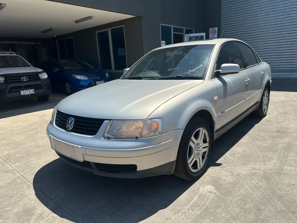 Volkswagen Passat 2000 White Auto Petrol