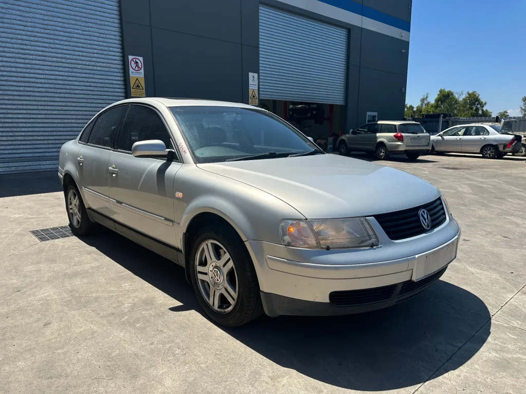 Volkswagen Passat 2000 White Auto Petrol