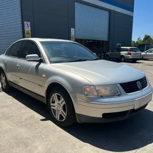 Volkswagen Passat 2000 White Auto Petrol