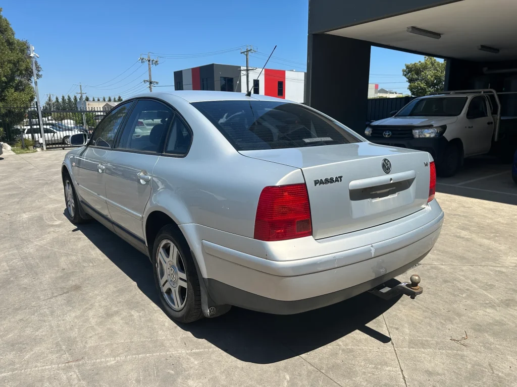 Volkswagen Passat 2000 White Auto Petrol