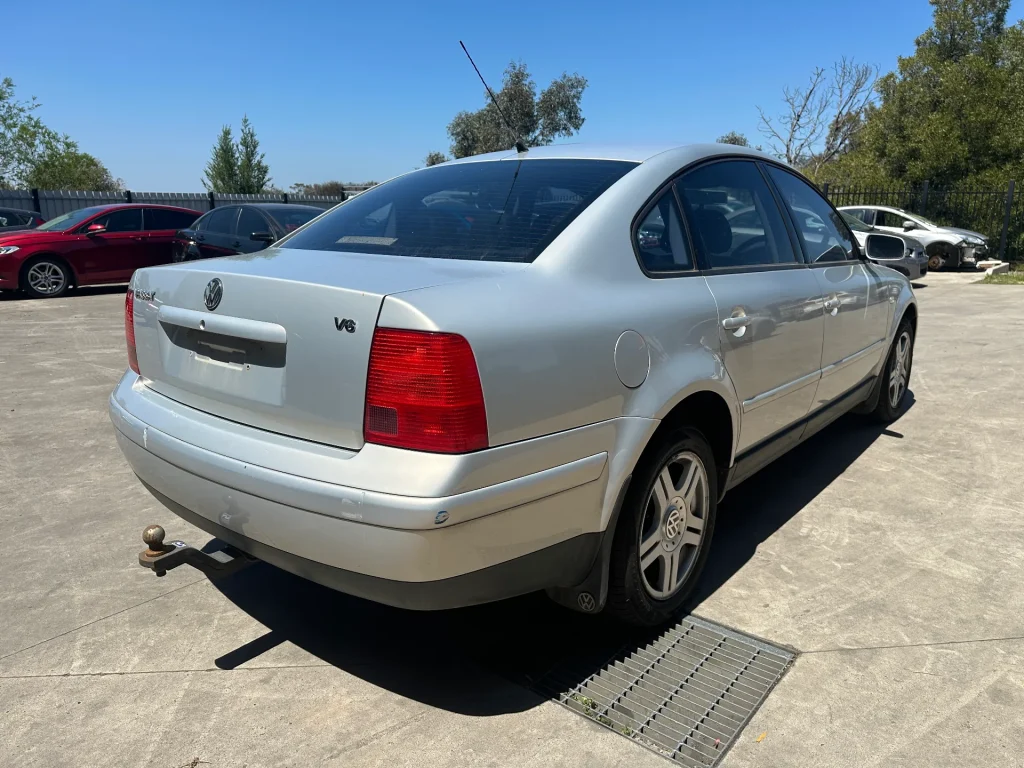 Volkswagen Passat 2000 White Auto Petrol