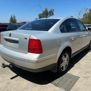 Volkswagen Passat 2000 White Auto Petrol