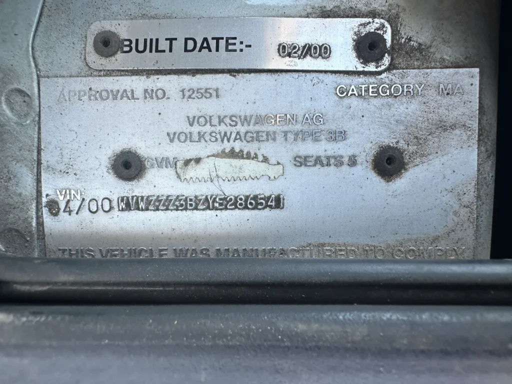 Volkswagen Passat 2000 White Auto Petrol
