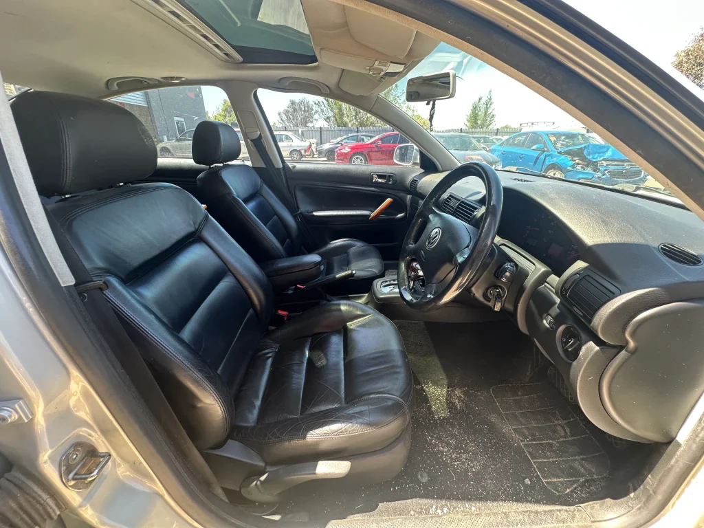 Volkswagen Passat 2000 White Auto Petrol