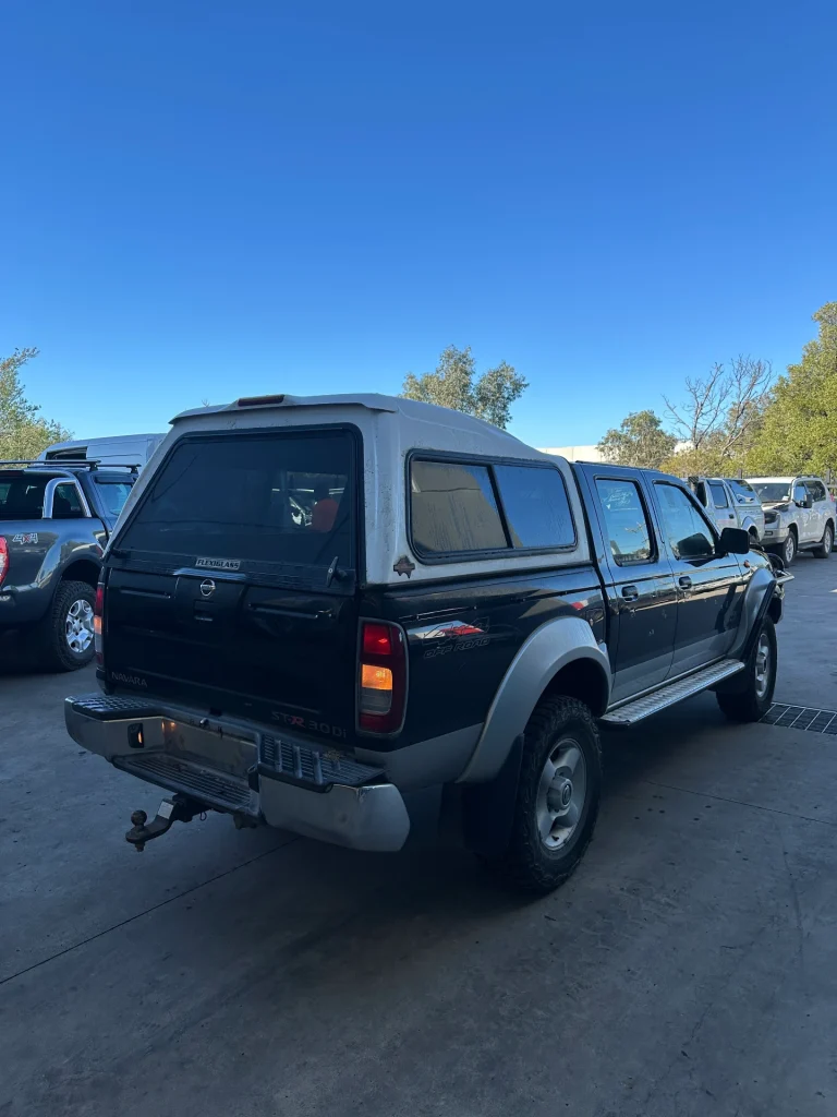 Nissan Navara 2002 Black Man Diesel