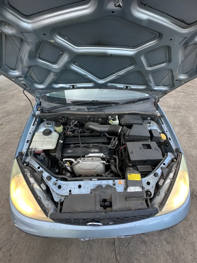 Ford Focus 2004 Silver Man Petrol