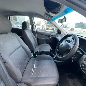 Ford Focus 2004 Silver Man Petrol