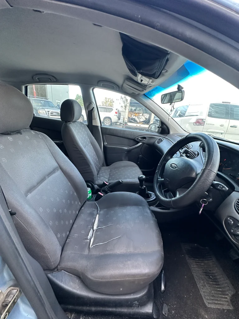 Ford Focus 2004 Silver Man Petrol