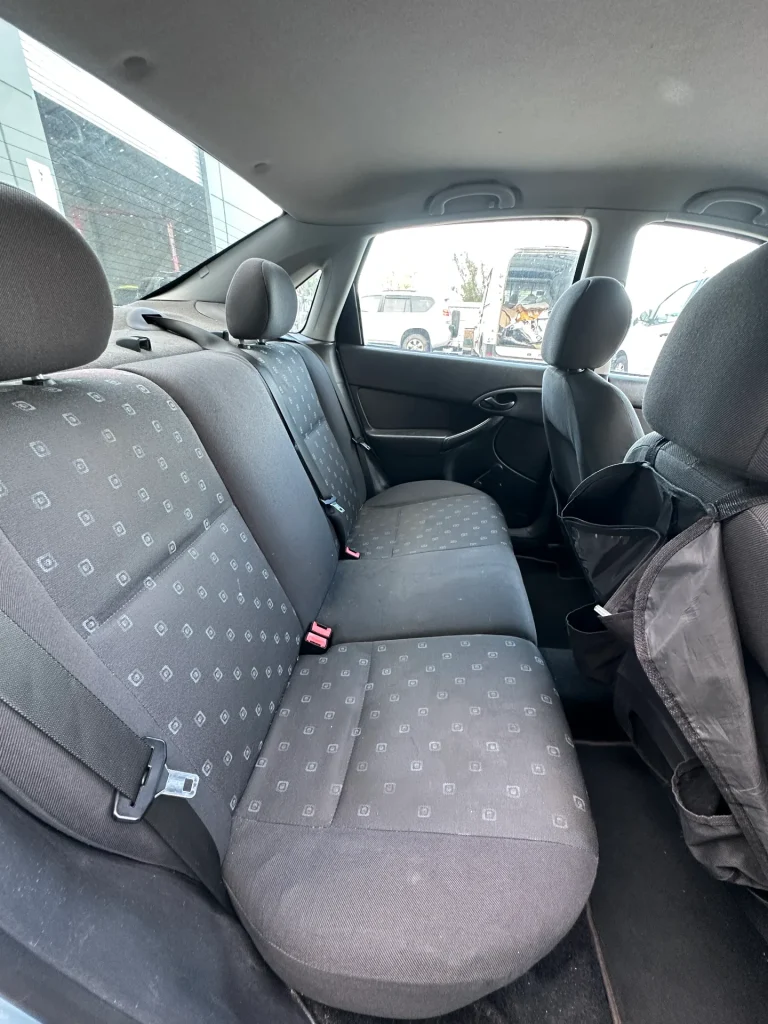 Ford Focus 2004 Silver Man Petrol