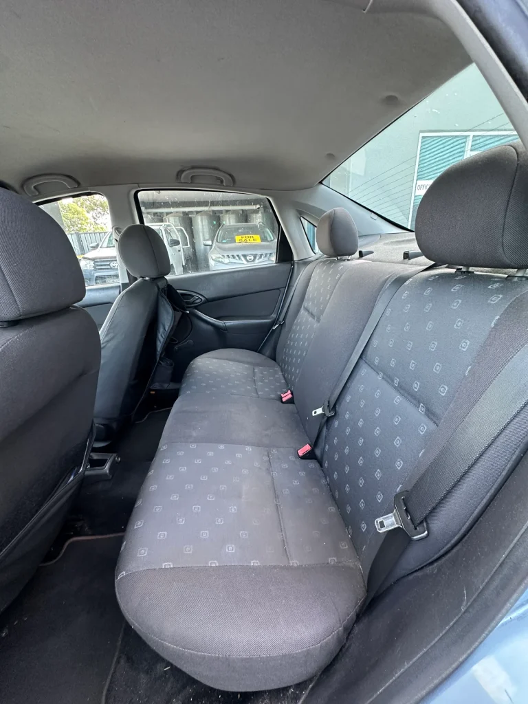 Ford Focus 2004 Silver Man Petrol