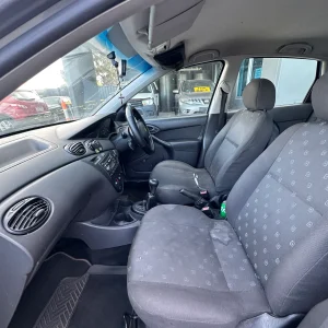 Ford Focus 2004 Silver Man Petrol