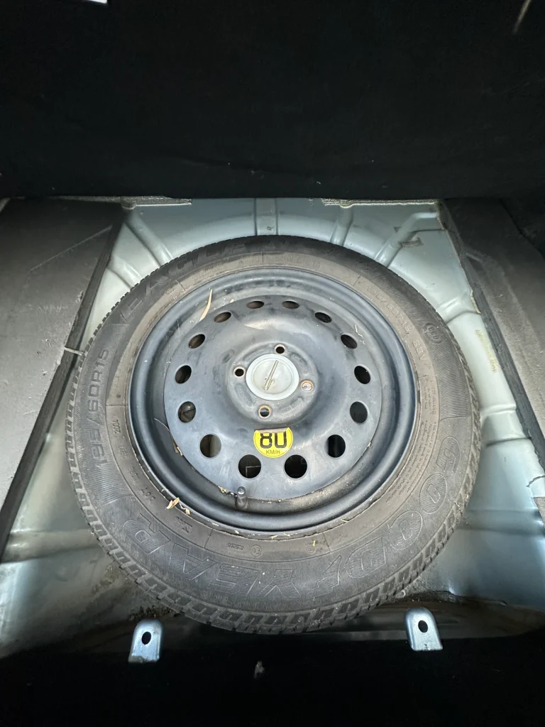 Ford Focus 2004 Silver Man Petrol