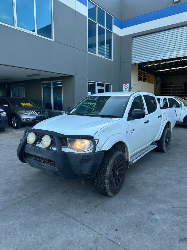 Mitsubishi Triton 2012 White Man Diesel