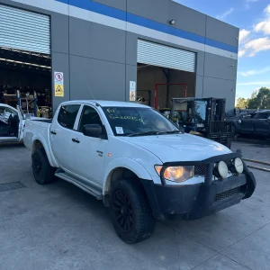 Mitsubishi Triton 2012 White Man Diesel