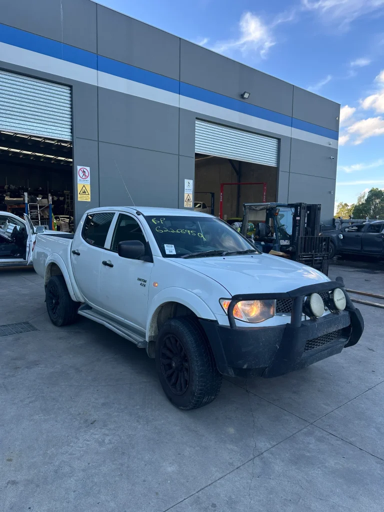Mitsubishi Triton 2012 White Man Diesel
