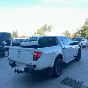 Mitsubishi Triton 2012 White Man Diesel
