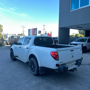 Mitsubishi Triton 2012 White Man Diesel