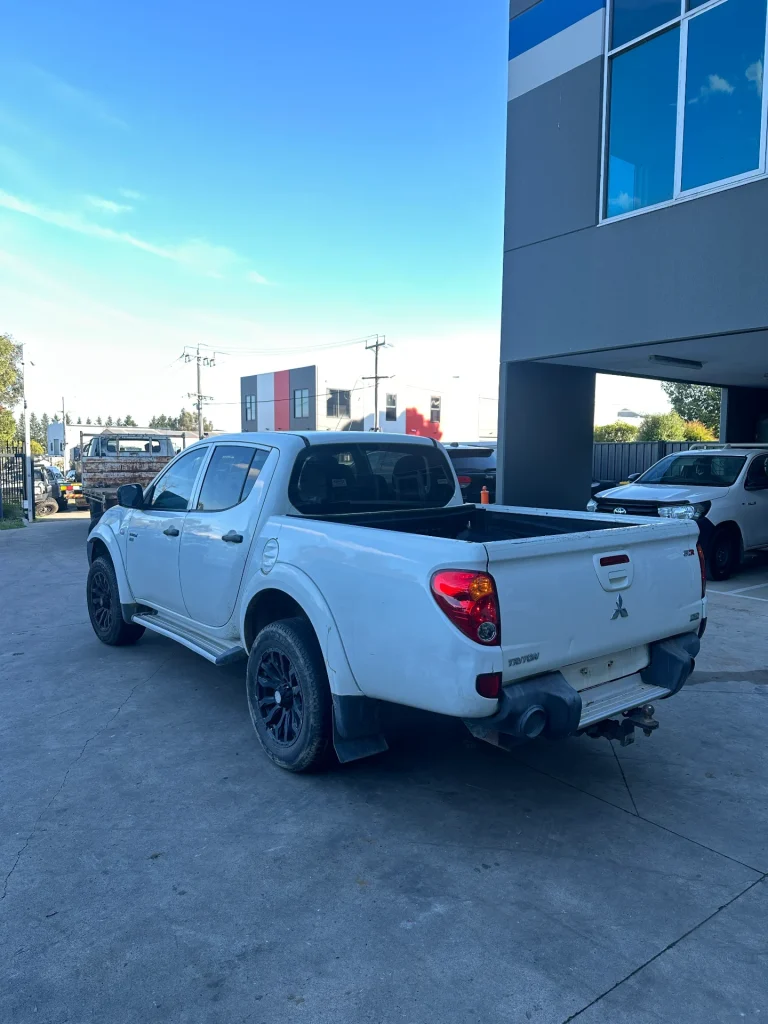 Mitsubishi Triton 2012 White Man Diesel