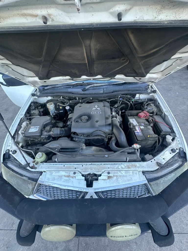Mitsubishi Triton 2012 White Man Diesel