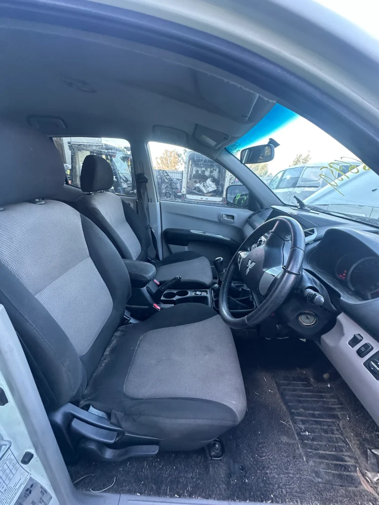 Mitsubishi Triton 2012 White Man Diesel