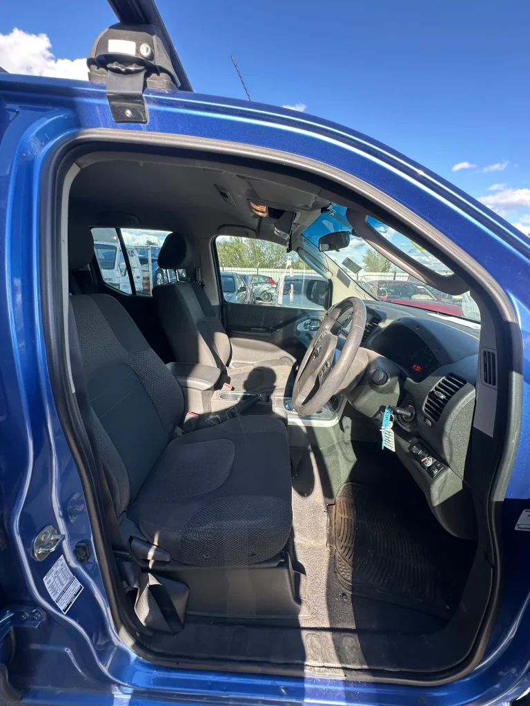 Nissan Navara 2013 Blue Auto Diesel