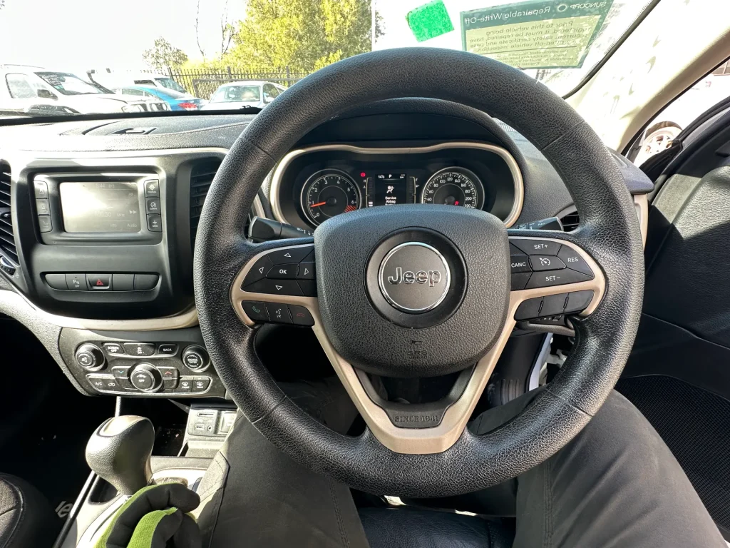 Jeep Cherokee 2014 White Auto Petrol