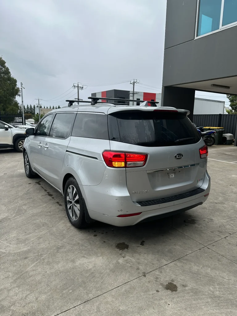 Kia Carnival 2018 Silver Auto Diesel