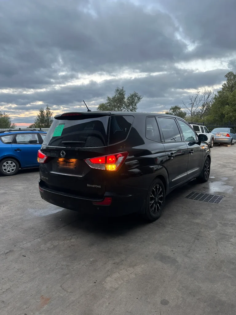 Ssangyong Stavic 2013 Black Auto Diesel