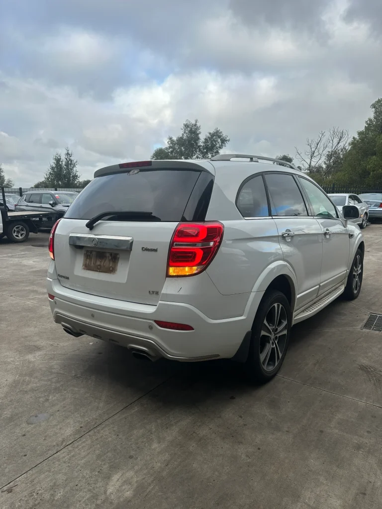 Holden Captiva 2017 White Auto Diesel