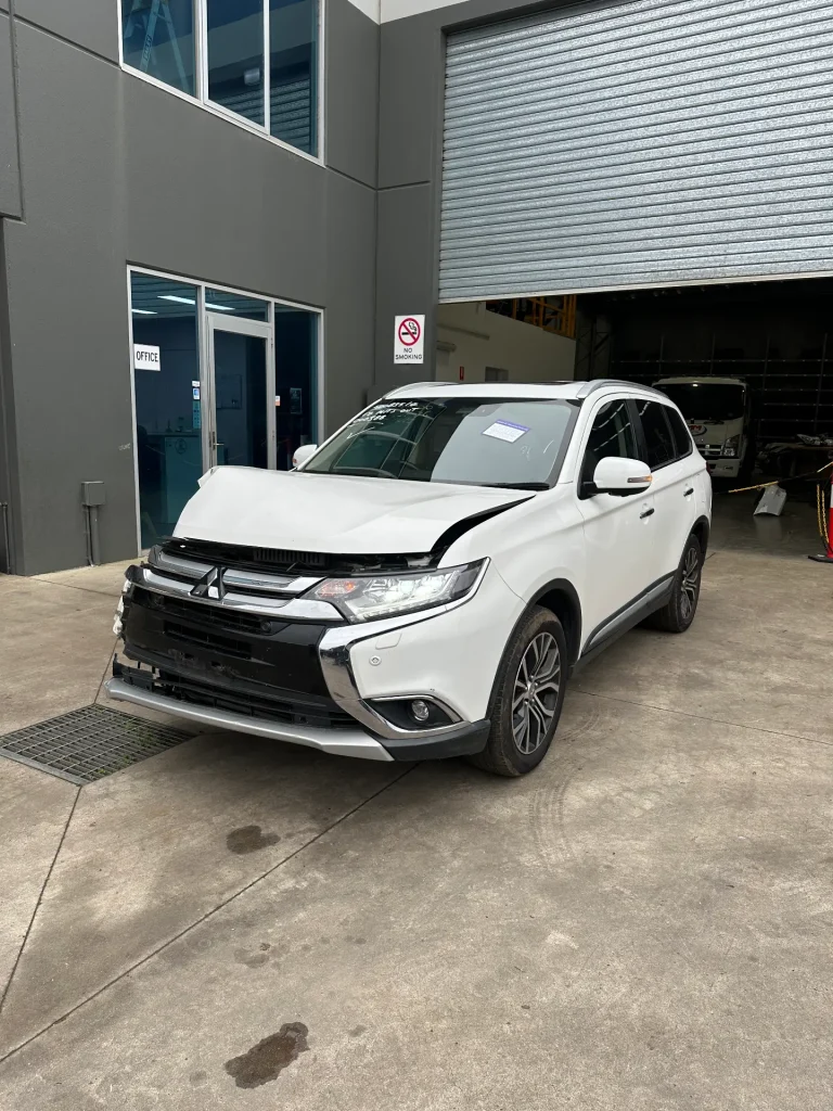 Mitsubishi Outlander 2017 White Auto Diesel
