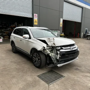 Mitsubishi Outlander 2017 White Auto Diesel